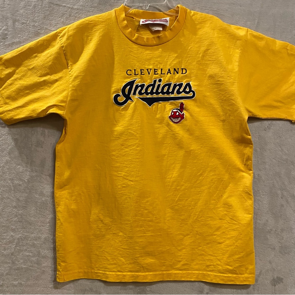 VtgCleveland Indians Shirt Men’s XL Yellow Chief Wahoo Tee Baseball MLB Spellout